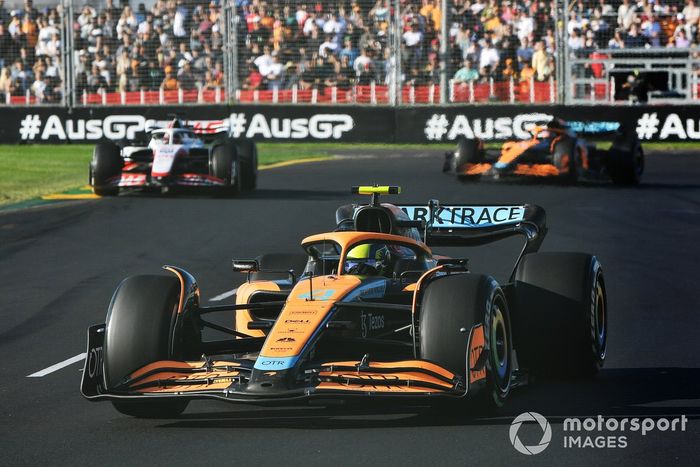 Lando Norris, McLaren MCL36, Kevin Magnussen, Haas VF-22, Daniel Ricciardo, McLaren MCL36