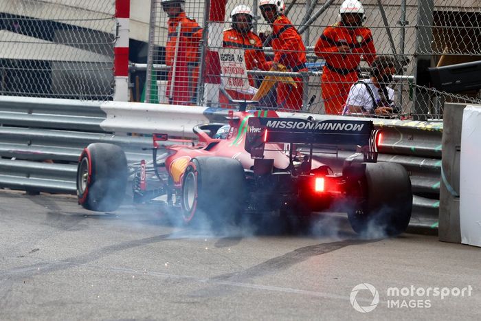 El accidente de Charles Leclerc, Ferrari SF21, al final de la clasificación