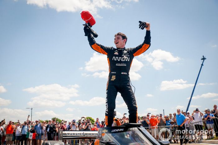 Ganado de la carrera Pato O’Ward, Arrow McLaren SP Chevrolet  