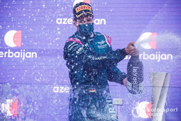 Podio: segundo lugar Sebastian Vettel, Aston Martin