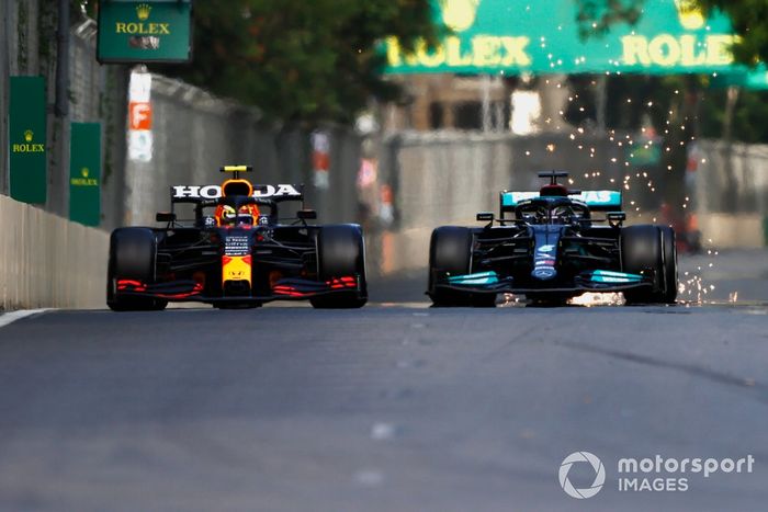 Sergio Pérez, Red Bull Racing RB16B, Lewis Hamilton, Mercedes W12