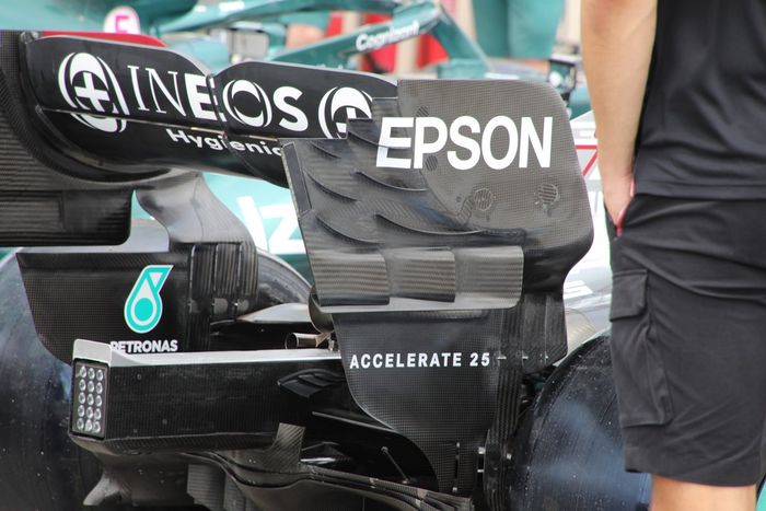 Detalle del alerón trasero del Mercedes W12