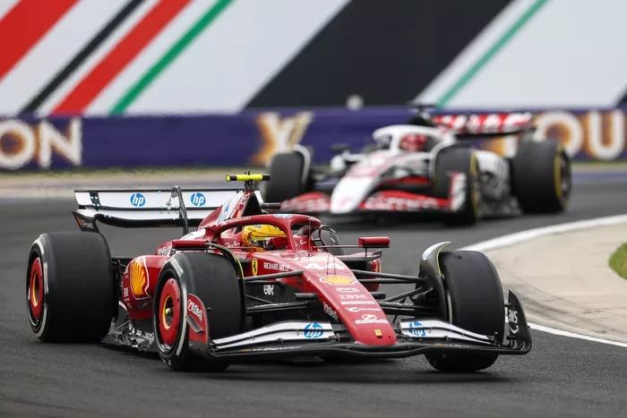 Lewis Hamilton, Ferrari, Esteban Ocon, Haas F1 Team