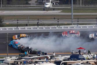 Crash of Kurt Busch, Chip Ganassi Racing Chevrolet, Darrell Wallace Jr., Richard Petty Motorsports Chevrolet