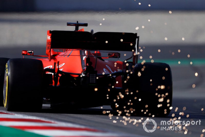 Sebastian Vettel, Ferrari SF90, solleva scintille