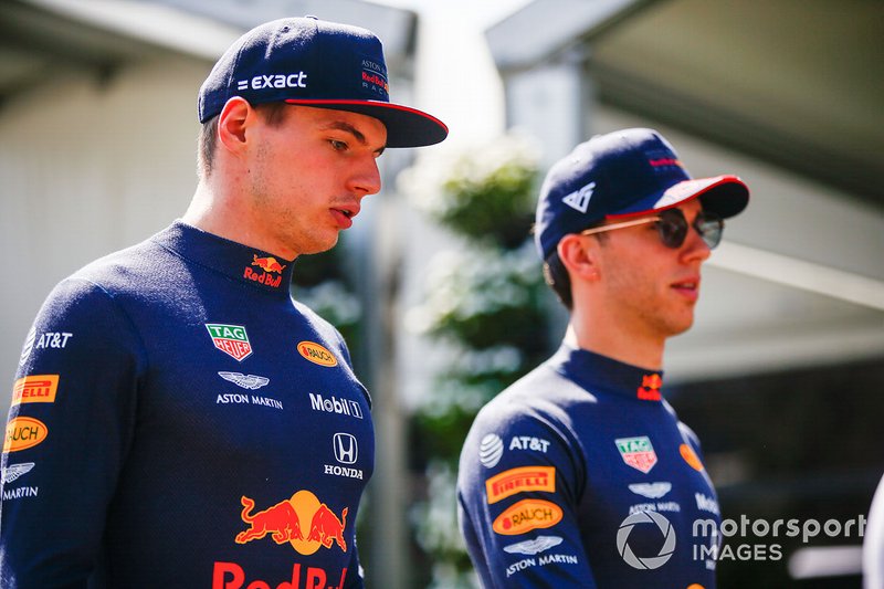 Max Verstappen, Red Bull Racing, y Pierre Gasly, Red Bull Racing