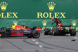 Daniel Ricciardo, Red Bull Racing RB14 ve Max Verstappen, Red Bull Racing RB14 kaza sonrası