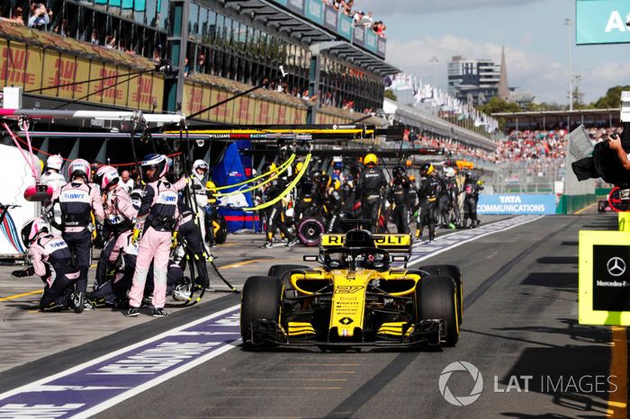 Nico Hulkenberg, Renault Sport F1 Team R.S. 18, pit stop