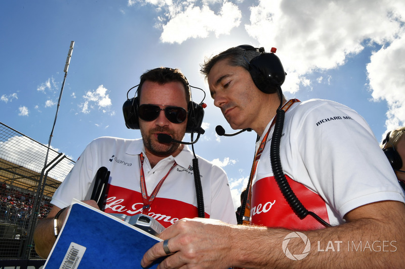 Xevi Pujolar, chef de l'ingénierie piste Sauber, sur la grille