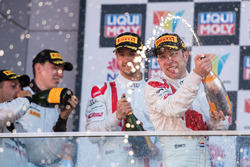 Podium: race winner Robin Frijns, Audi Sport Team WRT celebrates with champagne