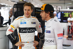 Stoffel Vandoorne, McLaren, with Fernando Alonso, McLaren