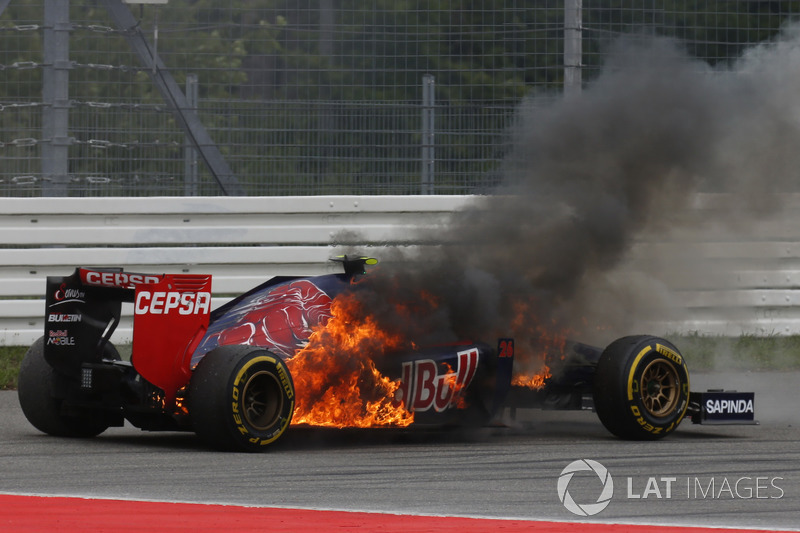 Daniil Kvyat, Toro Rosso STR9 Renault, his car catches fire