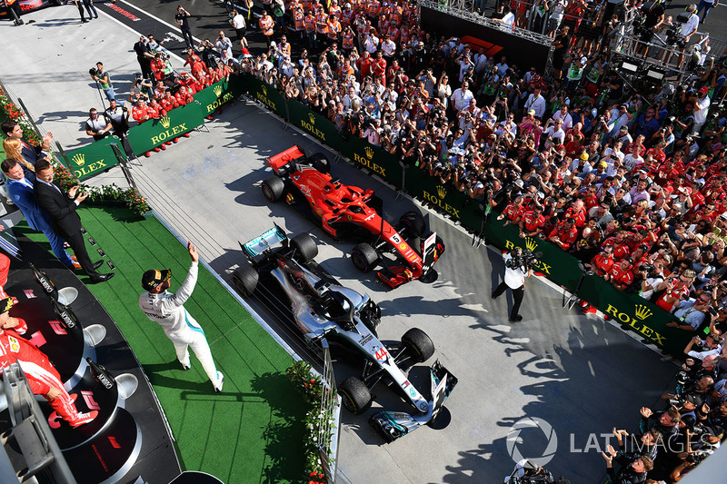 По количеству побед в Ф1 Mercedes сравнялась с Lotus (считая исторический период и «возрождение» под этим названием в 2010 году) – у них по 81 победе