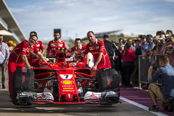 Ferrari mekanikeri Ferrari SF70H'le