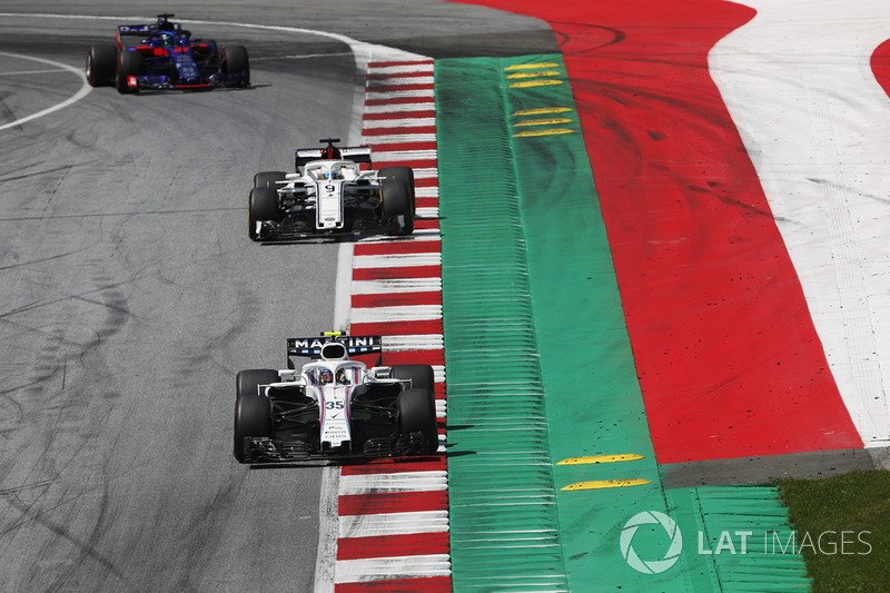 Sergey Sirotkin, Williams FW41, devant Marcus Ericsson, Sauber C37 et Brendon Hartley, Toro Rosso STR13