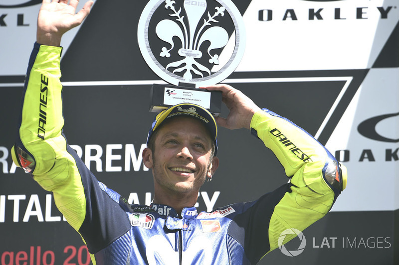 Sur le podium : le troisième Valentino Rossi, Yamaha Factory Racing