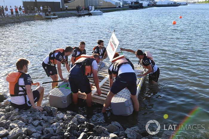 Williams en la carrera de balsas