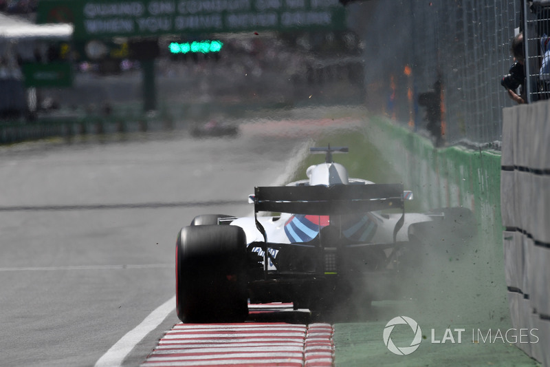 Lance Stroll, Williams FW41 hits Champions Wall in FP1