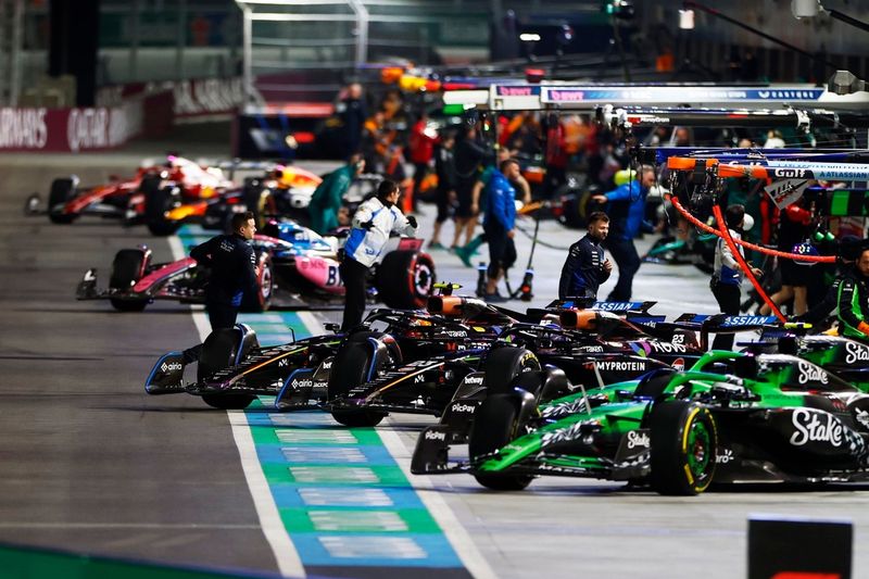 Nico Hulkenberg, Sauber, Gabriel Bortoleto, Sauber, Alexander Albon, Williams