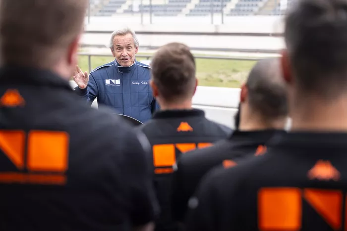 Jacky Ickx, Genesis Magma Racing