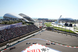 Valtteri Bottas, Williams FW38, vor Kimi Räikkönen, Ferrari SF16-H