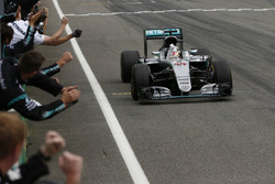 Winner Lewis Hamilton, Mercedes AMG F1 W07 Hybrid