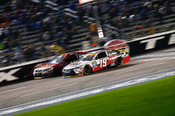 Carl Edwards, Joe Gibbs Racing, Toyota; Michael Annett, HScott Motorsports, Chevrolet