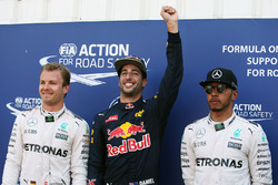 Polesitter Daniel Ricciardo, Red Bull Racing, tweede Nico Rosberg, Mercedes AMG F1 Team, derde Lew