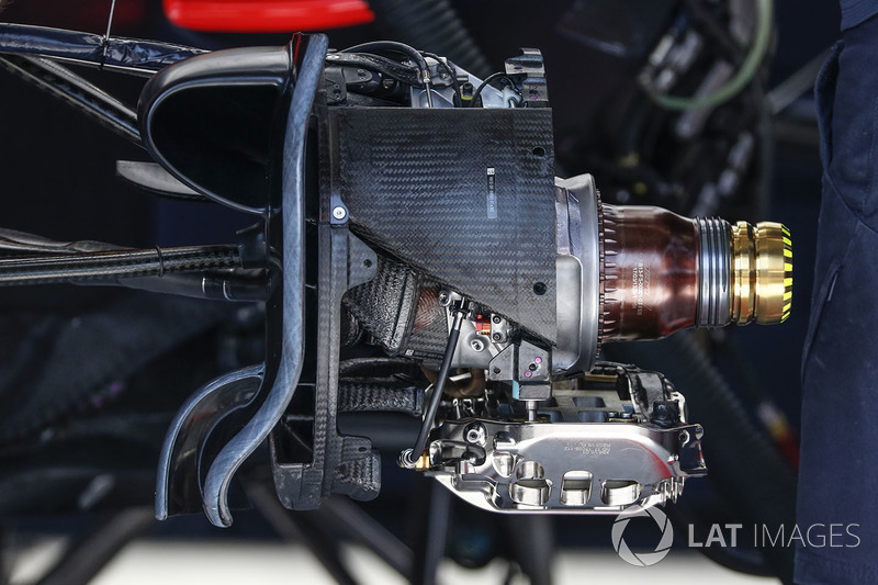 Red Bull Racing RB13 freno y la rueda hub detalle frontal