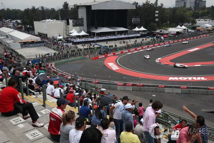 #2 Porsche Team Porsche 919 Hybrid: Timo Bernhard, Earl Bamber, Brendon Hartley