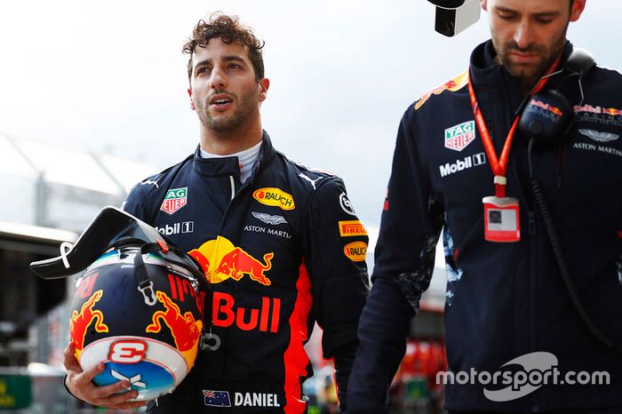 Daniel Ricciardo decepcionou os fãs australianos ao bater no Q3 e ficar sem tempo. Com isso, o piloto larga em décimo.