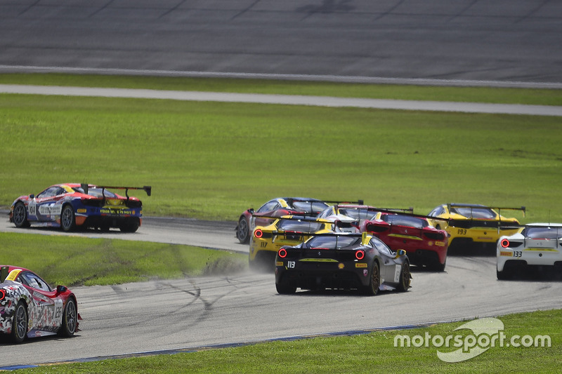 #117 The Collection Ferrari 488 Challenge: Amir Kermani, #124 Ferrari of Long Island Ferrari 488 Challenge: Jerome Jacalone, incidente
