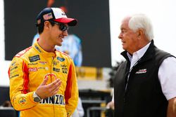 Joey Logano, Team Penske Ford, mit Roger Penske