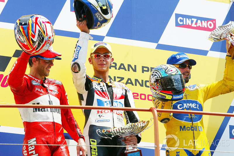 Podyum: Yarış galibi Valentino Rossi, 2. Loris Capirossi, 3. Max Biaggi