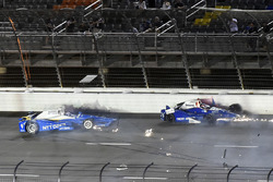 Scott Dixon, Chip Ganassi Racing Honda, Takuma Sato, Andretti Autosport Honda crash