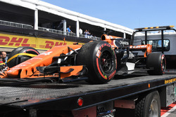 La voiture de Fernando Alonso, McLaren MCL32 après son abandon