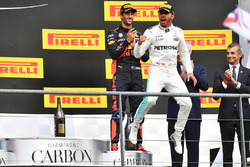 1. Lewis Hamilton, Mercedes AMG F1; 3. Daniel Ricciardo, Red Bull Racing
