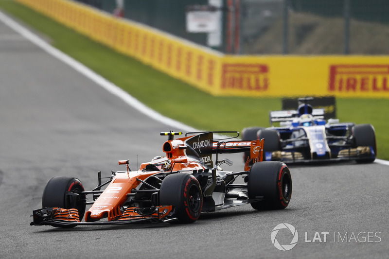 Stoffel Vandoorne, McLaren MCL32, Marcus Ericsson, Sauber C36