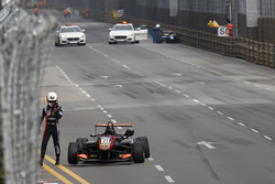Crash, Anthoine Hubert, Van Amersfoort Racing, Dallara Mercedes