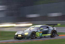 #97 Aston Martin Racing Aston Martin Vantage: Даррен Тьорнер, Джонатан Адам
