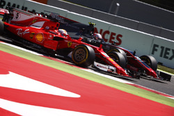 Kevin Magnussen, Haas F1 Team VF-17, Sebastian Vettel, Ferrari SF70H