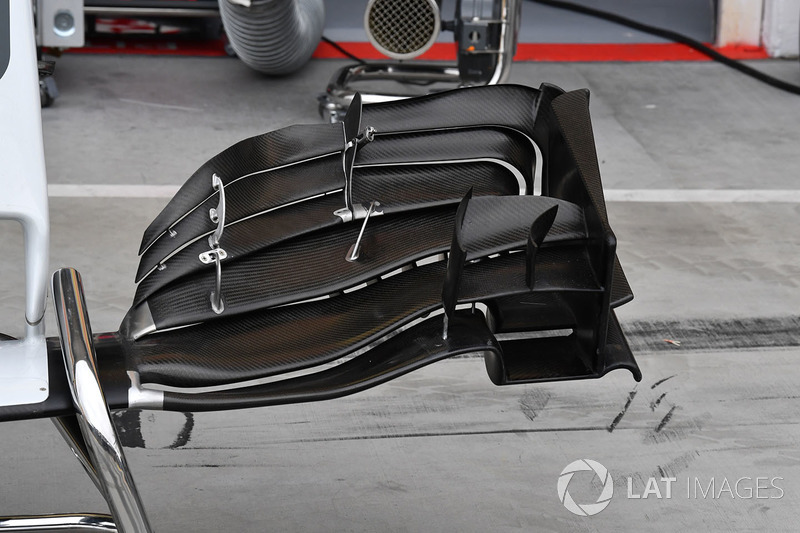 Haas VF-17 detalle de ala delantera