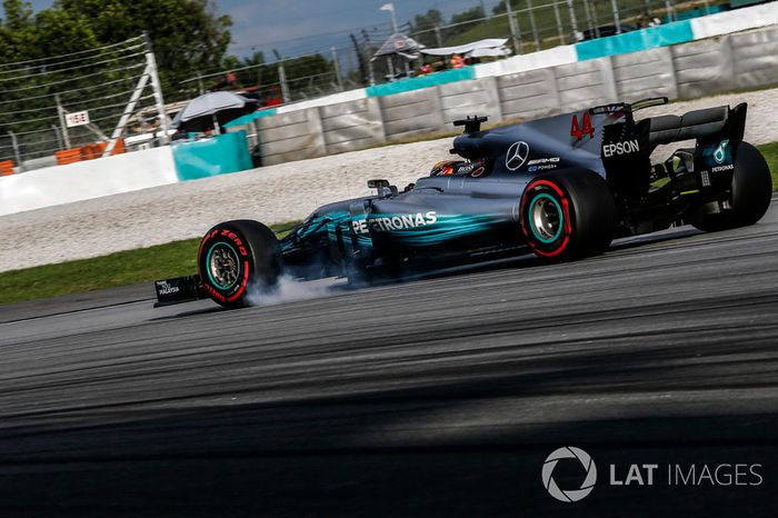 Lewis Hamilton, Mercedes-Benz F1 W08  bloquea en la frenada