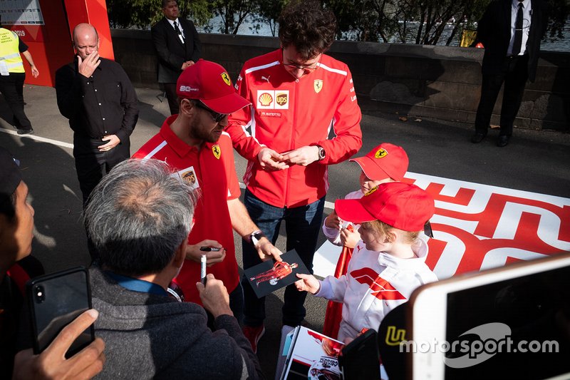 Sebastian Vettel, Ferrari, Mattia Binotto, Team Principal Ferrari, firmano autografi ai tifosi