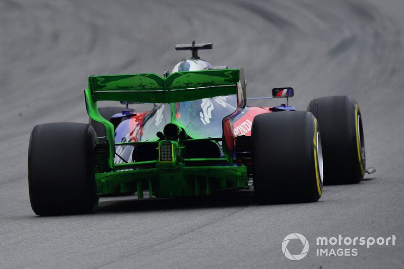 Daniil Kvyat, Scuderia Toro Rosso STR14 con aero paint sull'ala posteriore e sul diffusore posteriore