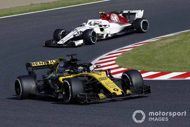 Nico Hulkenberg, Renault Sport F1 Team R.S. 18 leads Charles Leclerc, Sauber C37