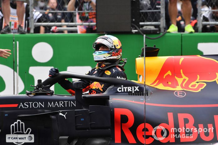 Ganador de la pole Daniel Ricciardo, Red Bull Racing en Parc Ferme 
