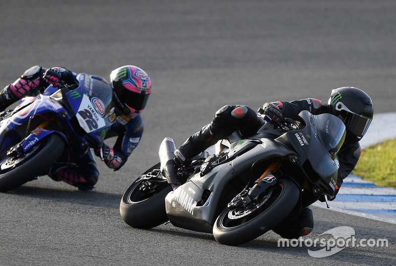 Lewis Hamilton probando la Yamaha Superbike