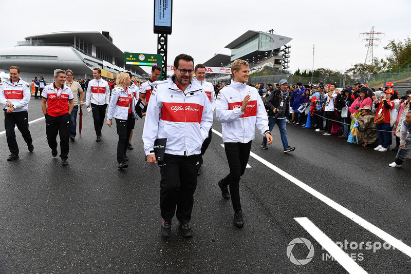 Marcus Ericsson, Sauber walks the track