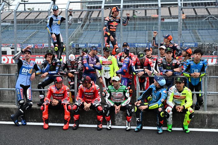 Foto de grupo de los pilotos de MotoGP